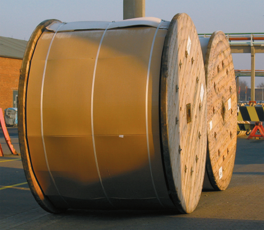 Transport sûr d'un rouleau protégé par Nolco-FLEX - Regardez comment un rouleau est préparé pour un transport sûr grâce à la housse de protection fiable Nolco-FLEX.